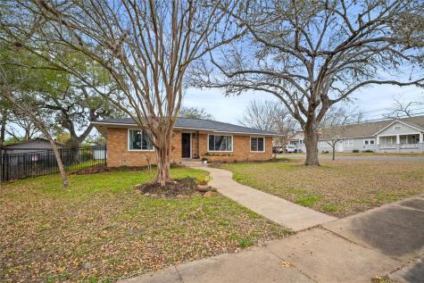 355 N Monroe Street La Grange TX 78945