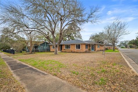355 N Monroe Street La Grange TX 78945