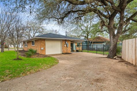 355 N Monroe Street La Grange TX 78945