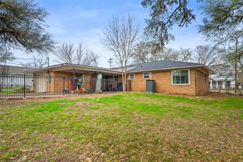 355 N Monroe Street La Grange TX 78945