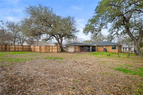 355 N Monroe Street La Grange TX 78945