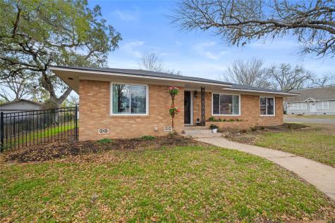 355 N Monroe Street La Grange TX 78945