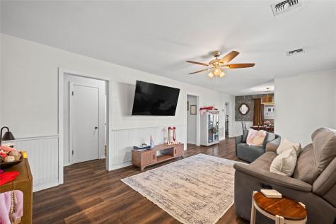 355 N Monroe Street La Grange TX 78945