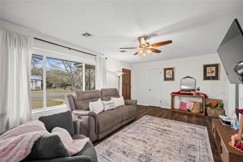 355 N Monroe Street La Grange TX 78945