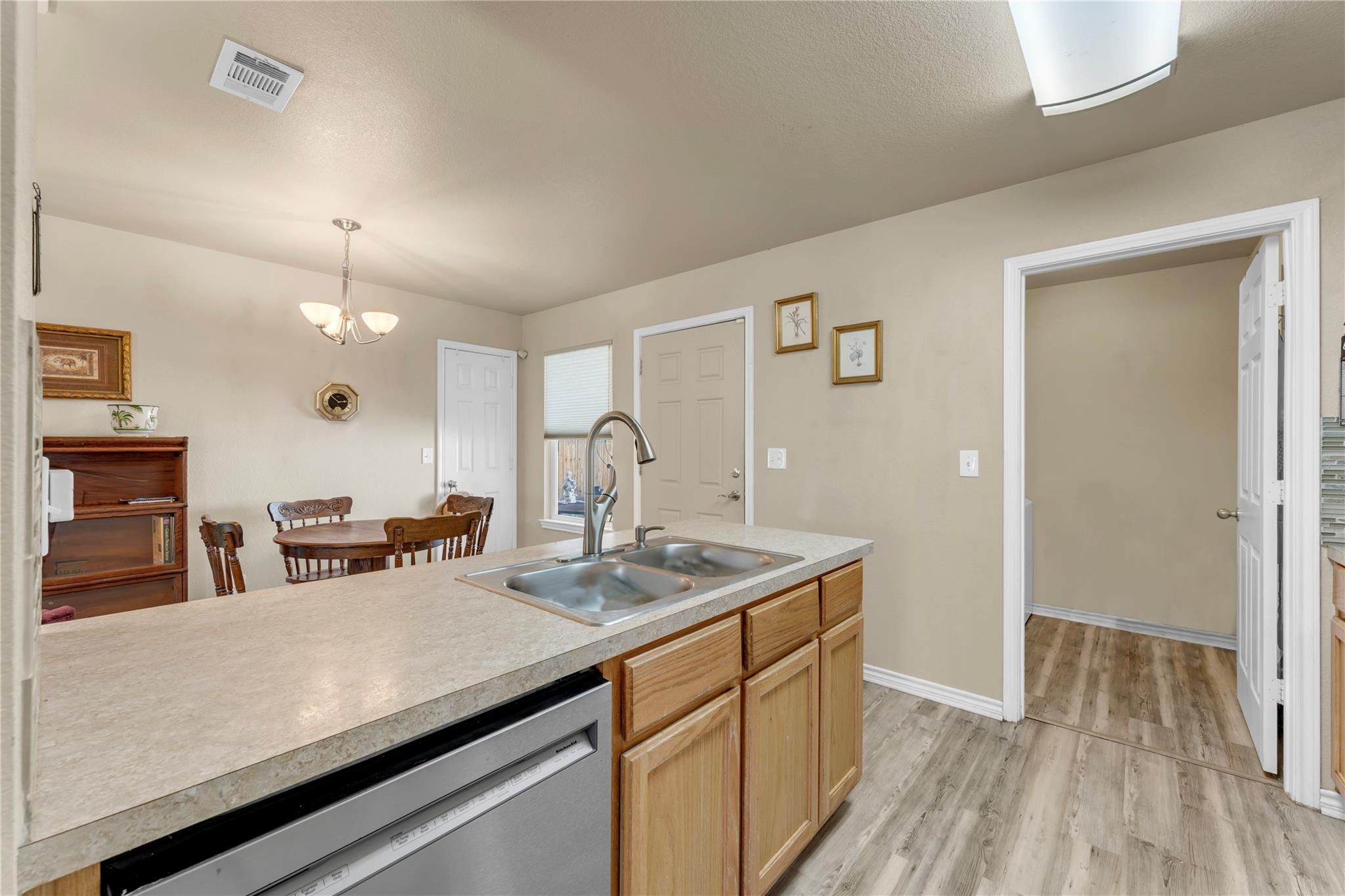 1209 E Avenue F Lampasas TX 76550