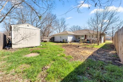 1209 E Avenue F Lampasas TX 76550