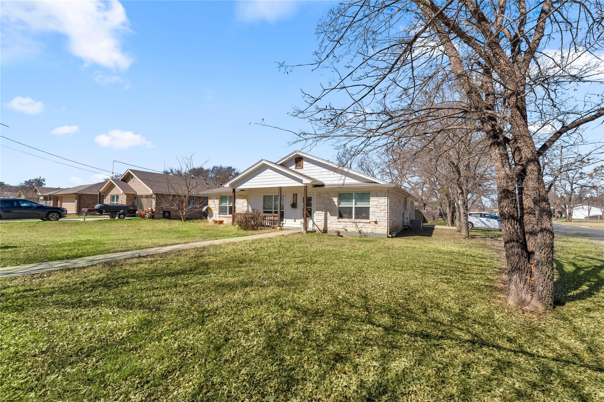 1209 E Avenue F Lampasas TX 76550