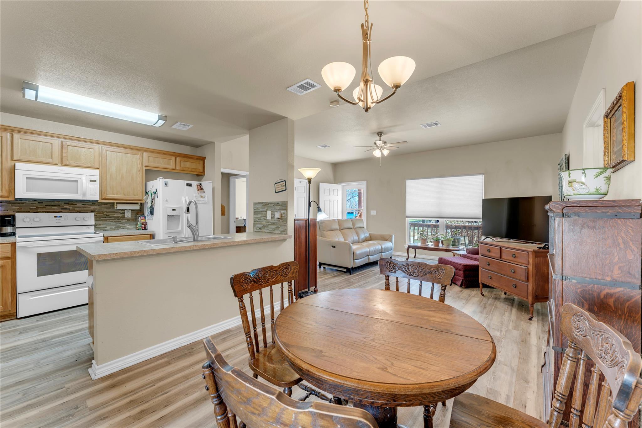 1209 E Avenue F Lampasas TX 76550