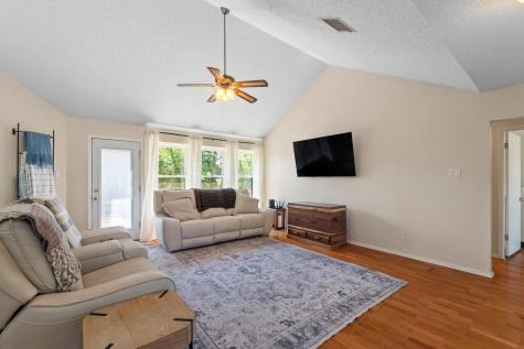 242 W Oak Loop Cedar Creek TX 78612