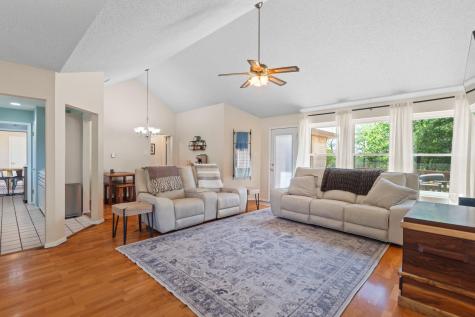 242 W Oak Loop Cedar Creek TX 78612