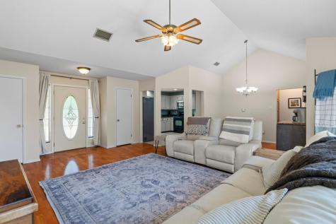 242 W Oak Loop Cedar Creek TX 78612