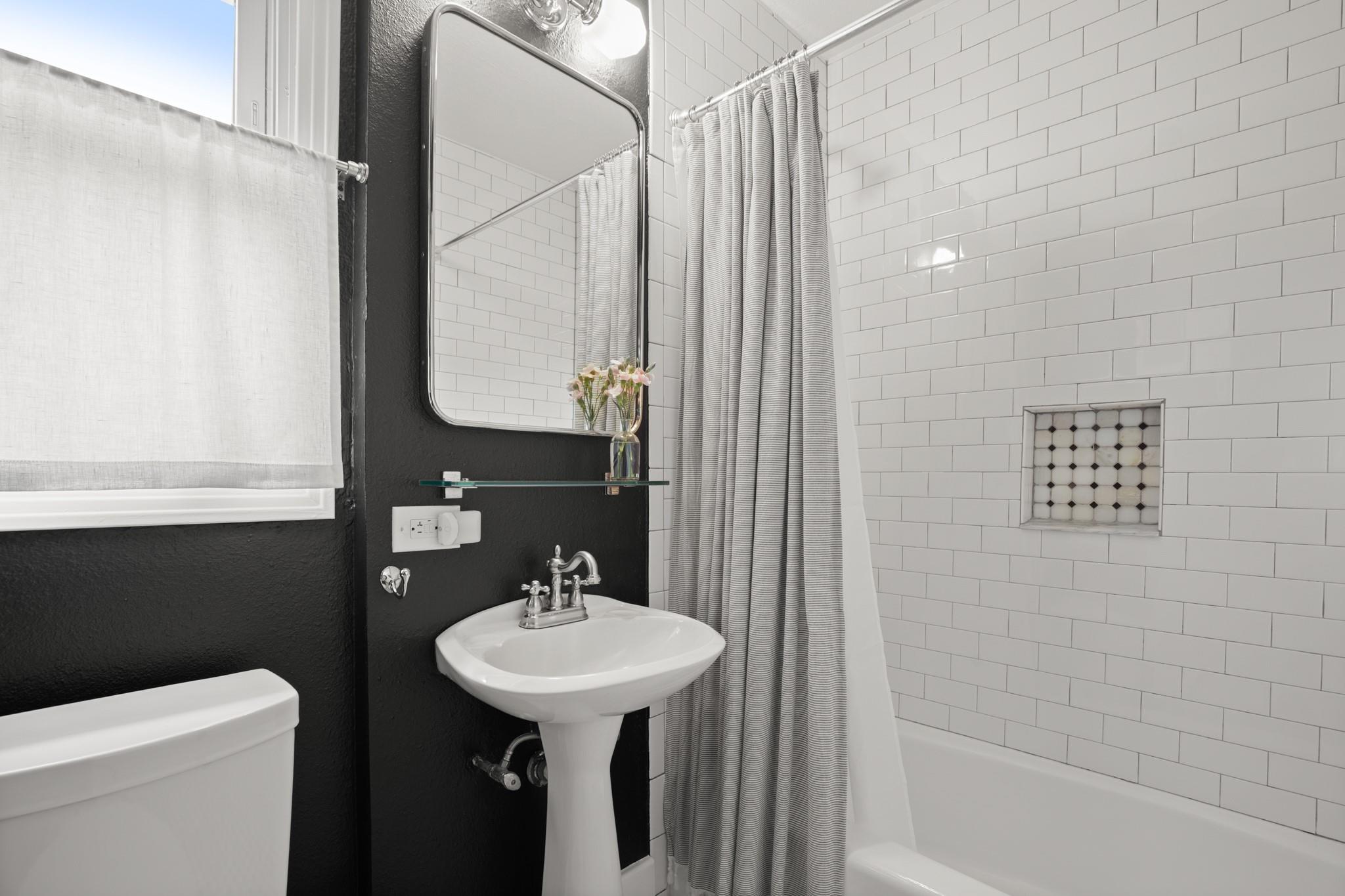 2010 Alegria Road Austin TX 78757