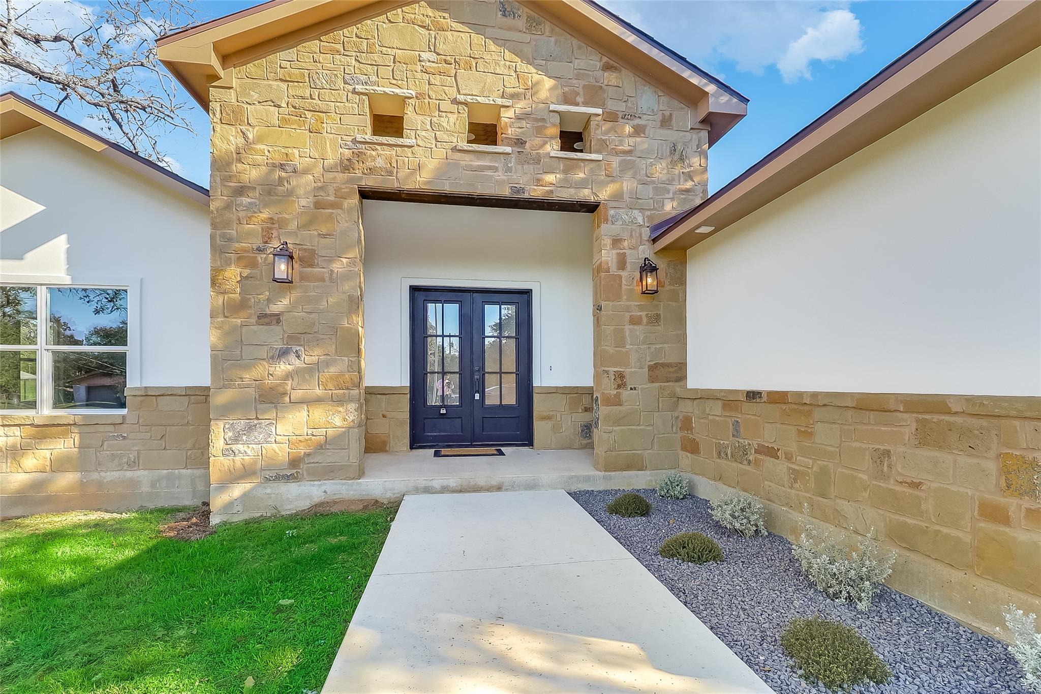 427 E Castleshoals Drive Granite Shoals TX 78654