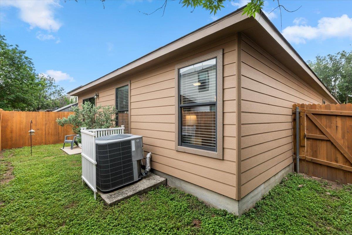 8913 Wiley Way Austin TX 78747