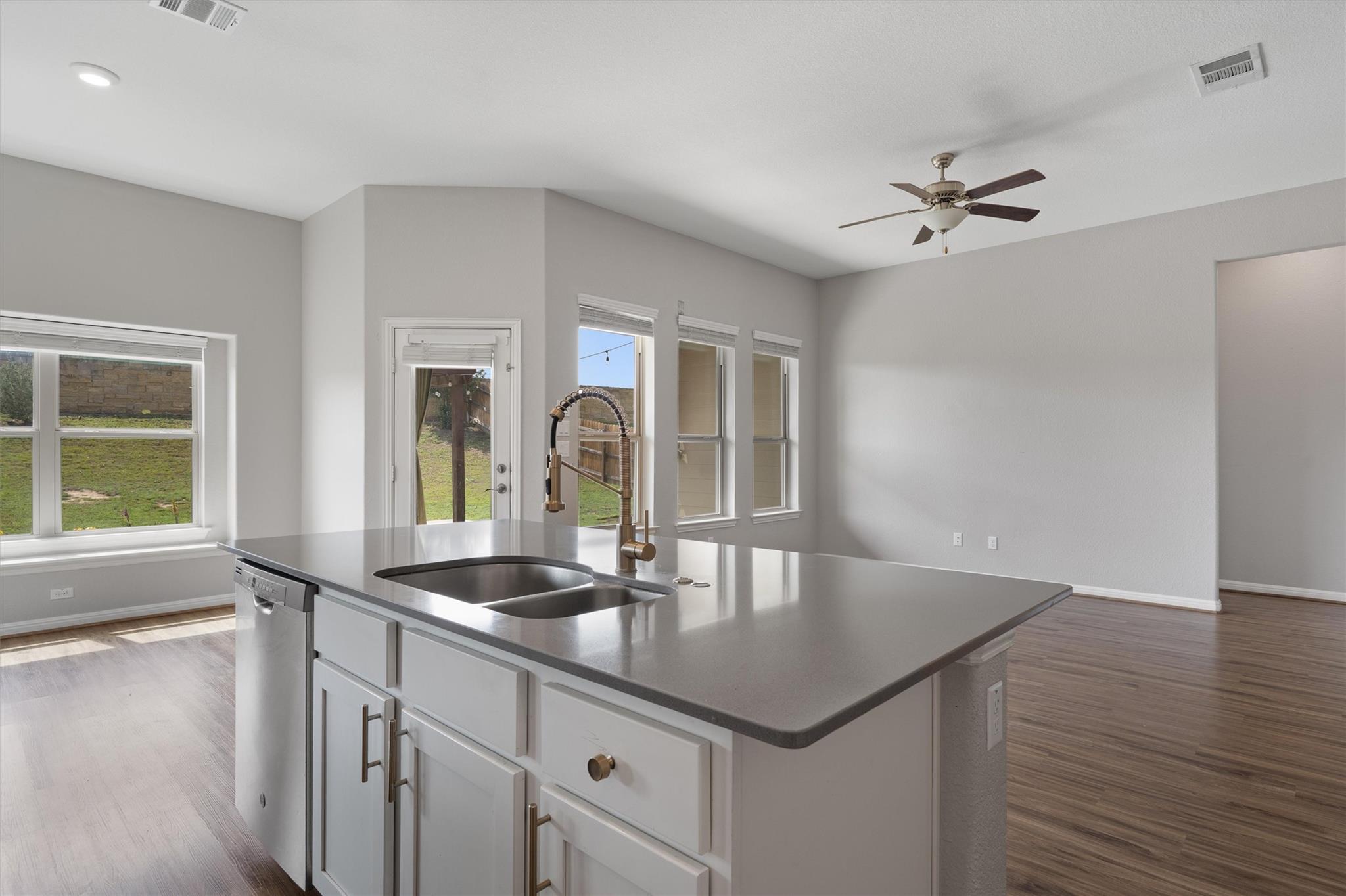 708 Hereford Loop Hutto TX 78634