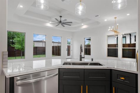 303 W Lane Avenue Manor TX 78653