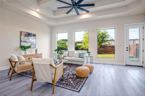 303 W Lane Avenue Manor TX 78653