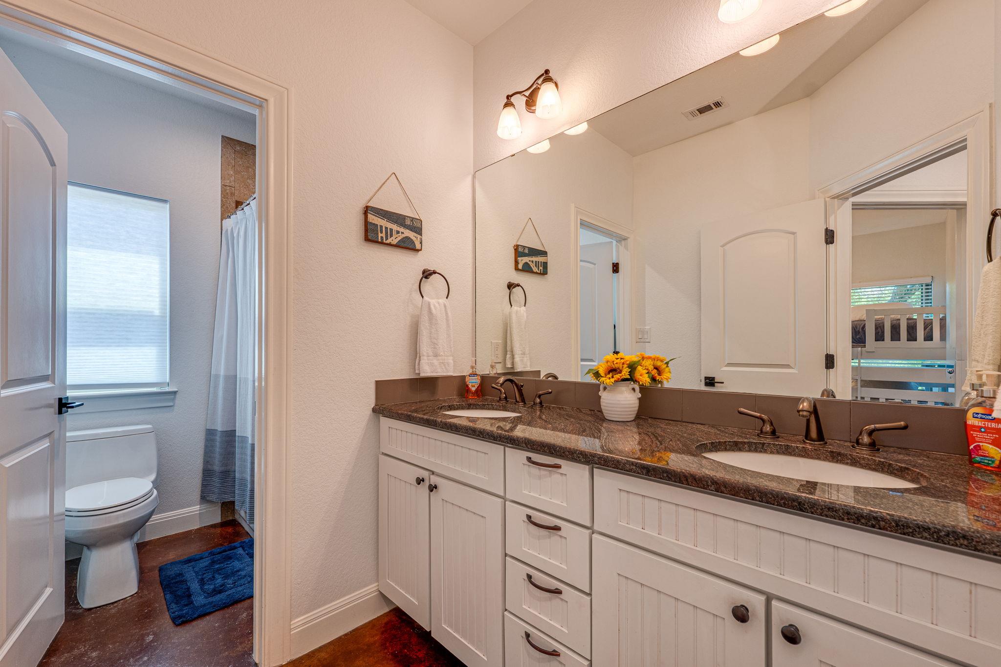 433 Venture Boulevard S Point Venture TX 78645
