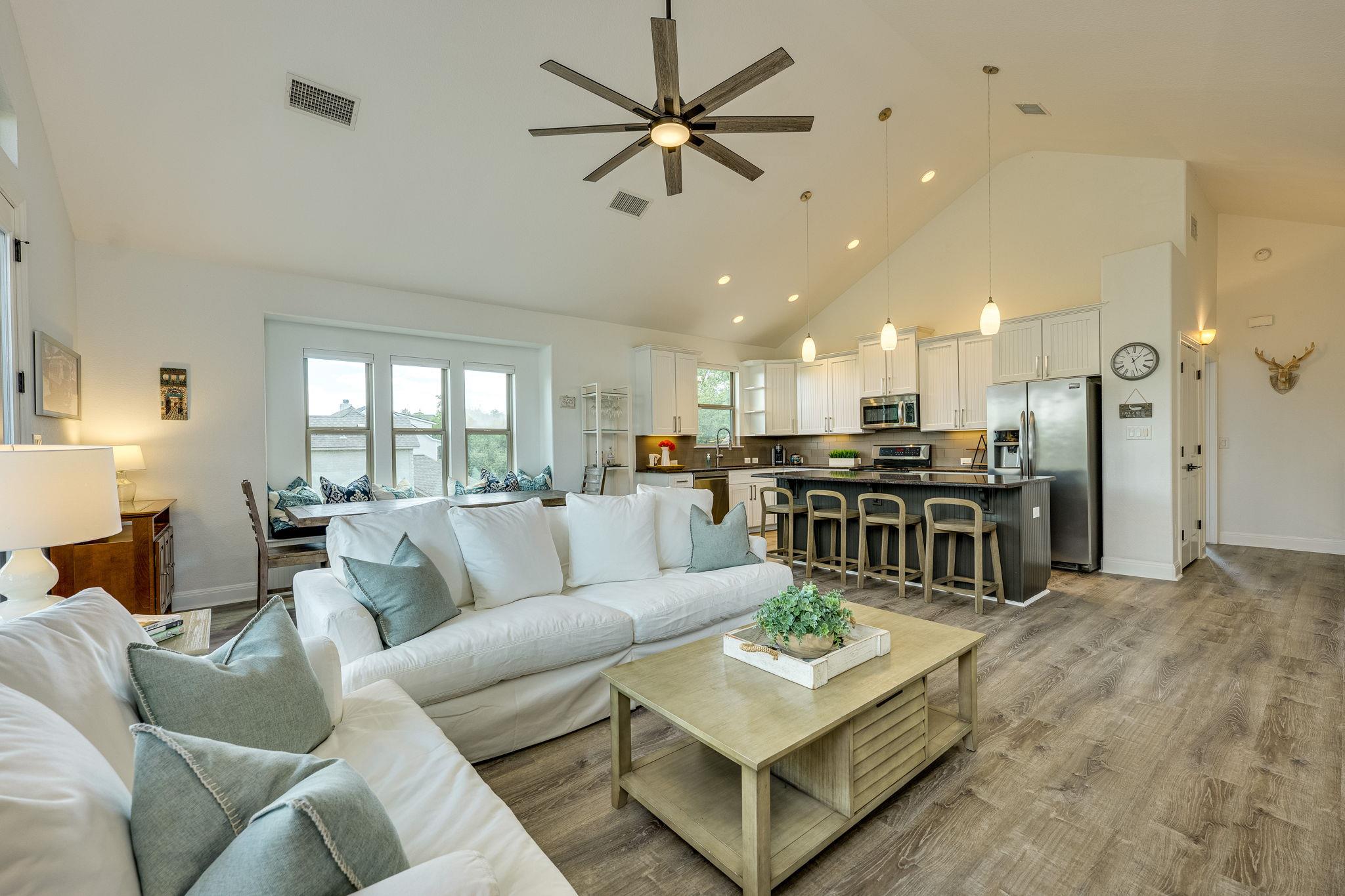 433 Venture Boulevard S Point Venture TX 78645