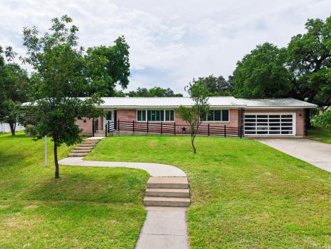 708 W North Avenue Lampasas TX 76550