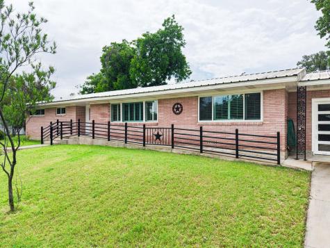 708 W North Avenue Lampasas TX 76550