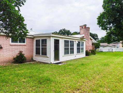 708 W North Avenue Lampasas TX 76550