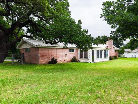 708 W North Avenue Lampasas TX 76550