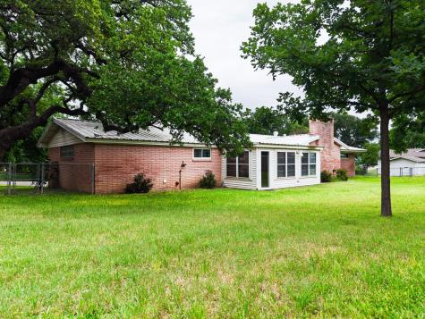 708 W North Avenue Lampasas TX 76550