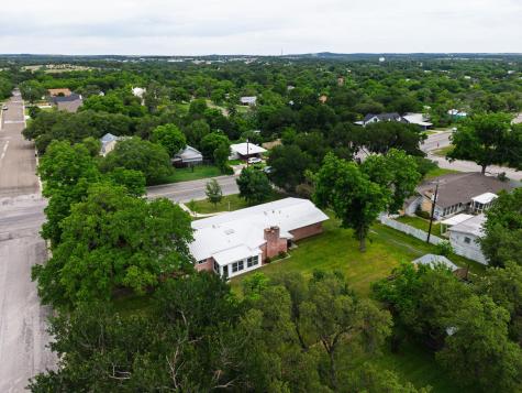 708 W North Avenue Lampasas TX 76550