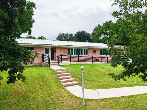 708 W North Avenue Lampasas TX 76550