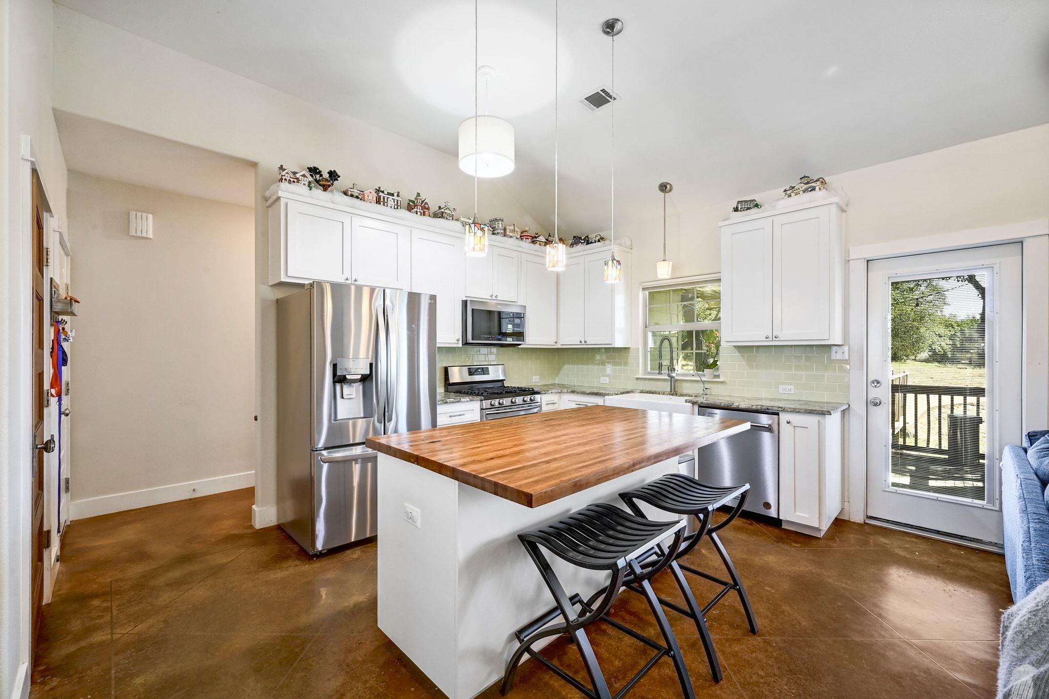 10105 Little Creek Circle Dripping Springs TX 78620