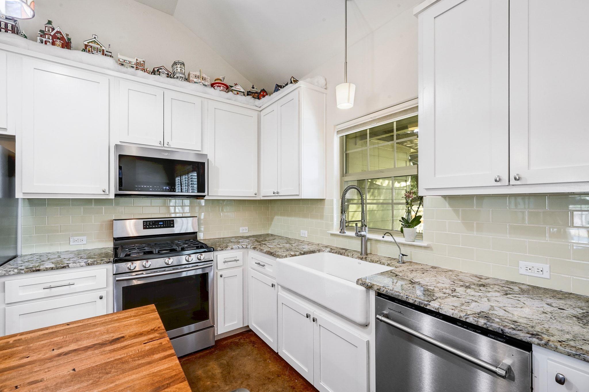 10105 Little Creek Circle Dripping Springs TX 78620