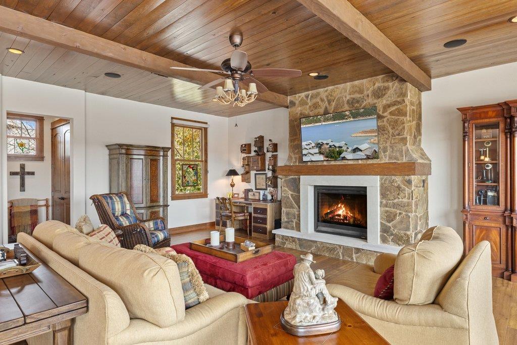 2217 Seabiscuit Cove Spicewood TX 78669