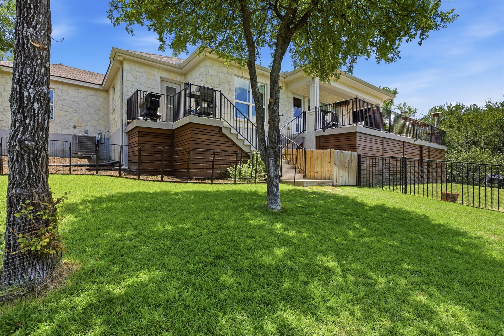 1804 Tanner Loop Taylor TX 76574