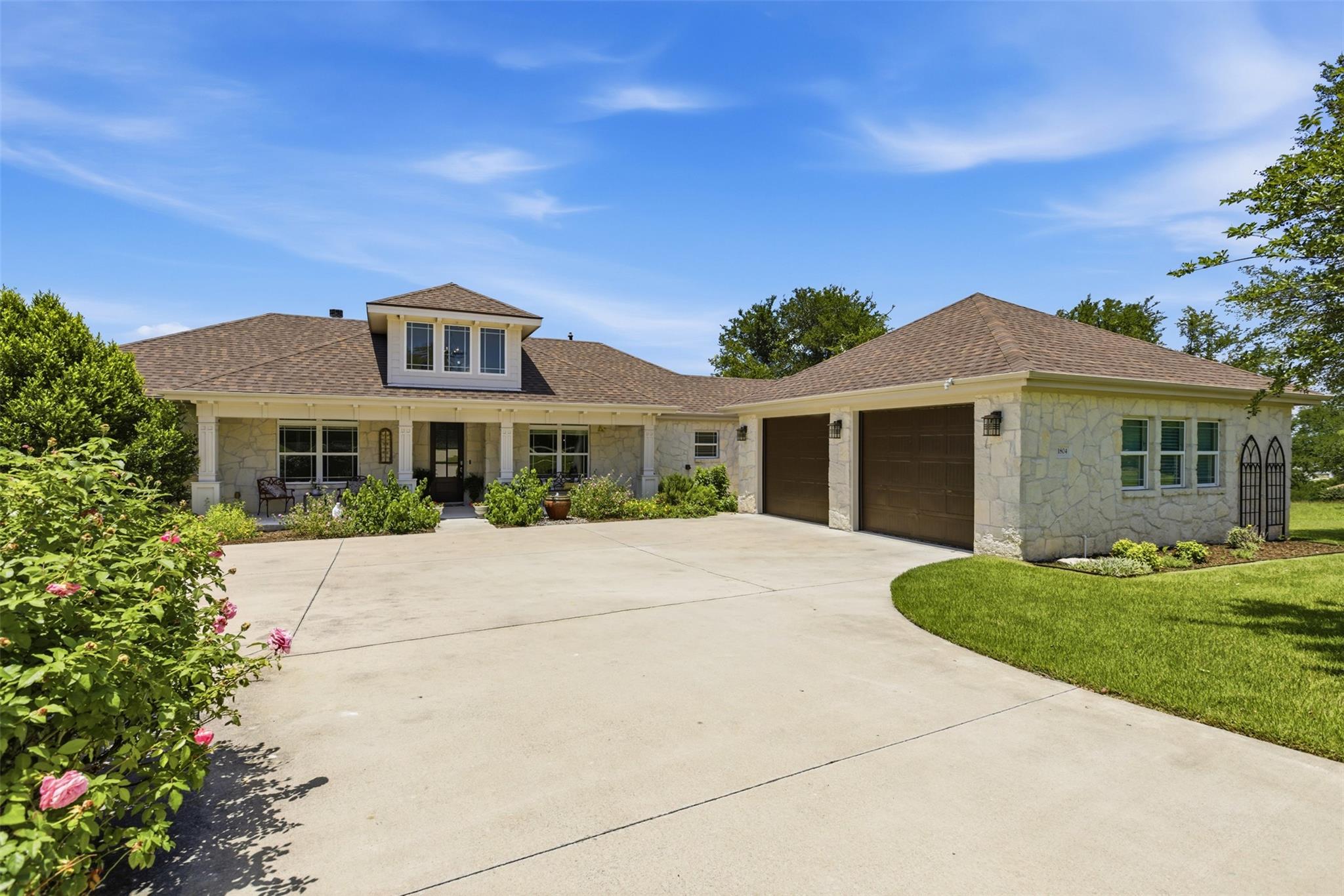 1804 Tanner Loop Taylor TX 76574