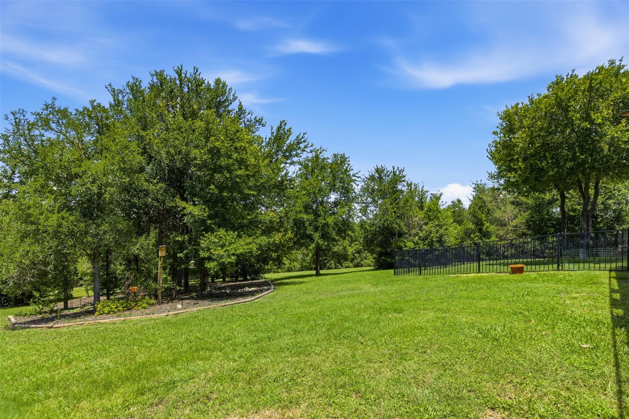 1804 Tanner Loop Taylor TX 76574