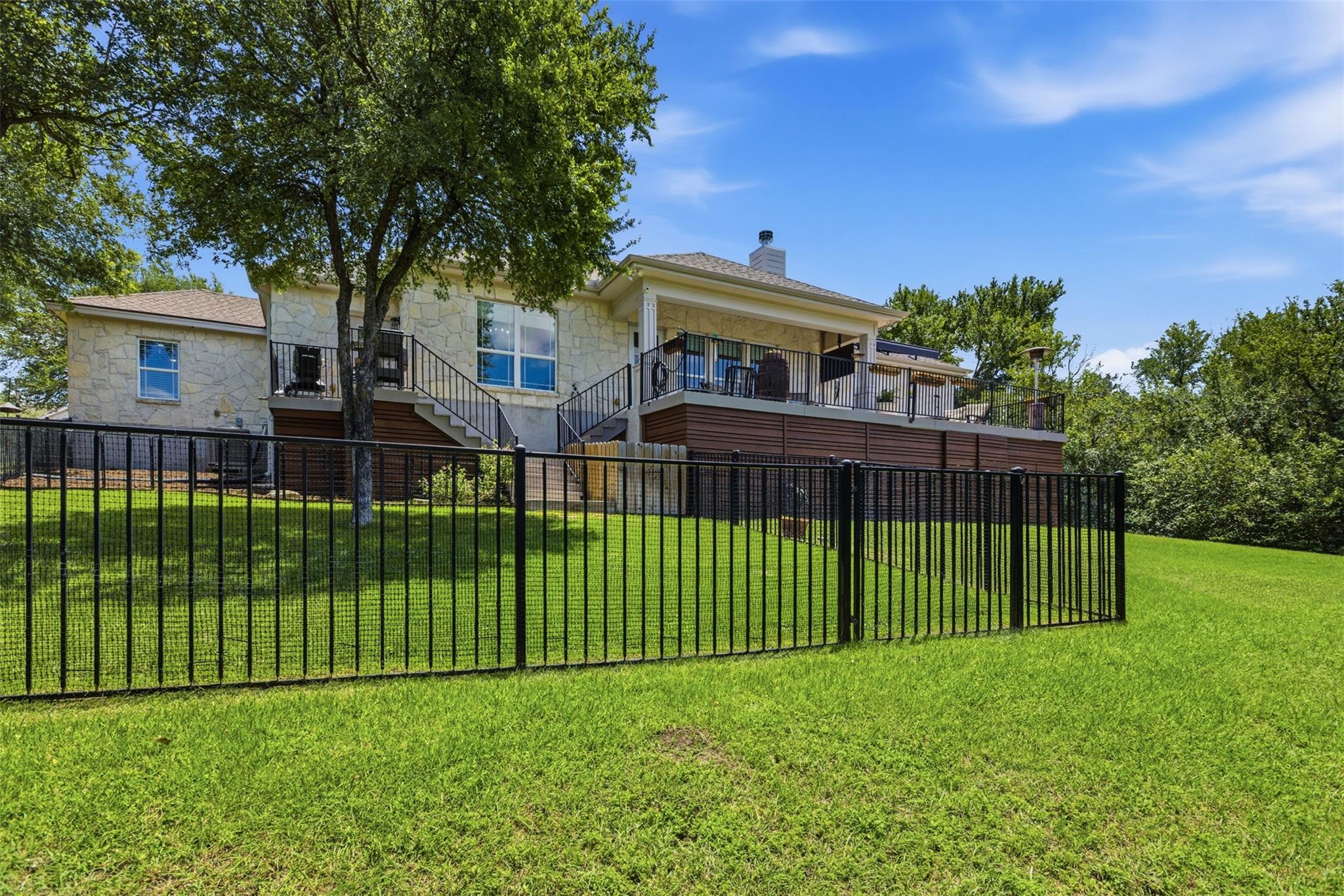 1804 Tanner Loop Taylor TX 76574