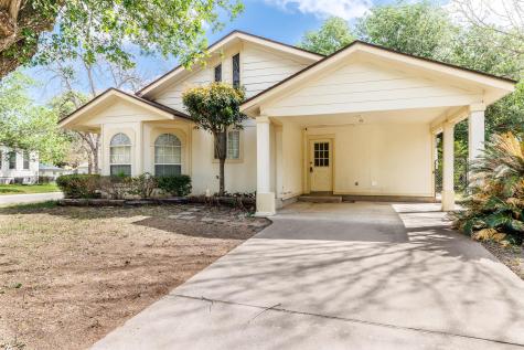 806 Saint Michael Street Gonzales TX 78629