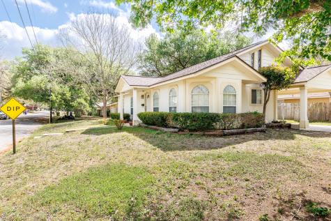 806 Saint Michael Street Gonzales TX 78629
