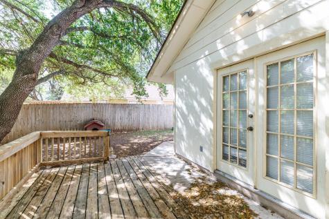 806 Saint Michael Street Gonzales TX 78629