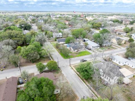 806 Saint Michael Street Gonzales TX 78629