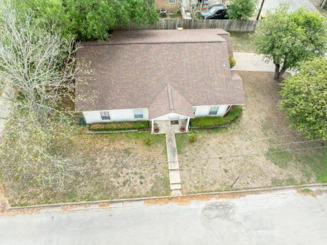806 Saint Michael Street Gonzales TX 78629