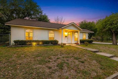 806 Saint Michael Street Gonzales TX 78629
