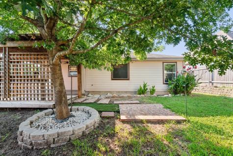 1315 Four Seasons Farm Drive Kyle TX 78640