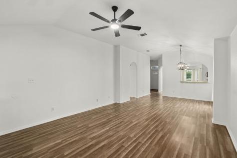 405 Thunderstorm Avenue Lockhart TX 78644