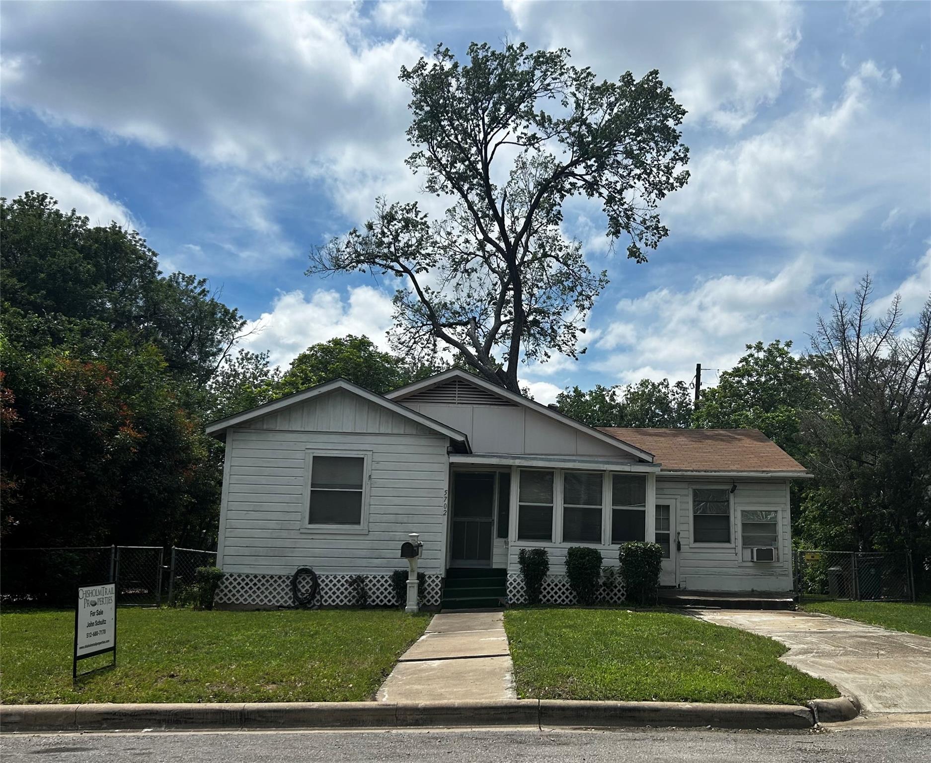 5702 Duval Street Austin TX 78752
