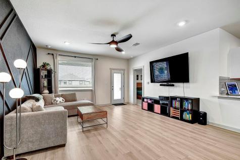 228 Greens Bayou Trail Hutto TX 78634