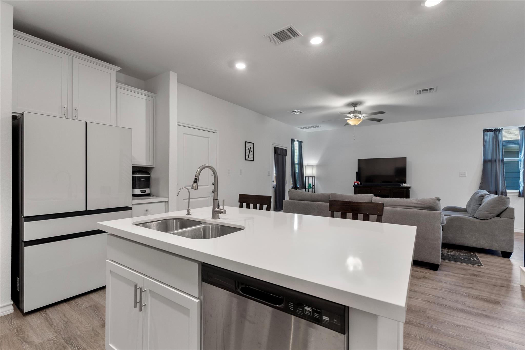 102 Gracie Way Hutto TX 78634