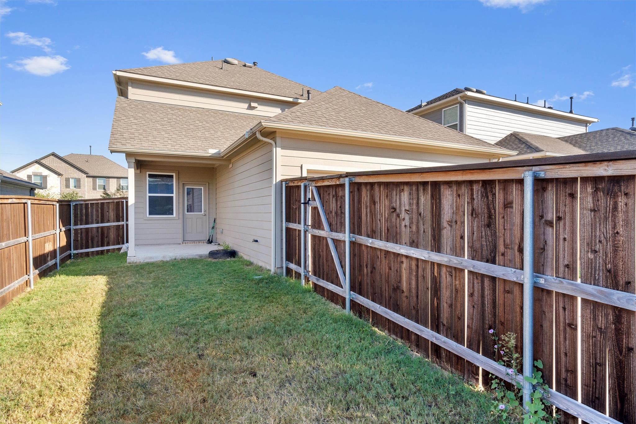 102 Gracie Way Hutto TX 78634