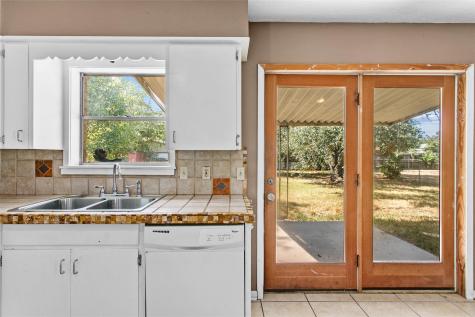 160 Gaeke Street Giddings TX 78942